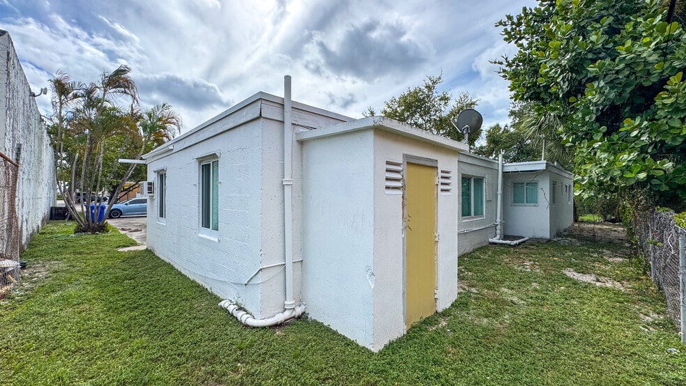 More Photos Of 211 SW 2nd Ct, Pompano Beach Apartments For Sale