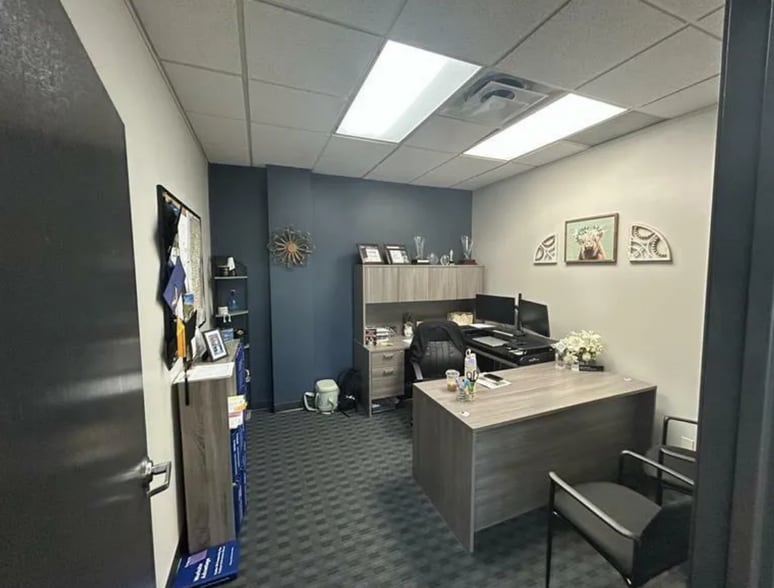 More Photos Of 9011 N Meridian St, Indianapolis Office For Lease