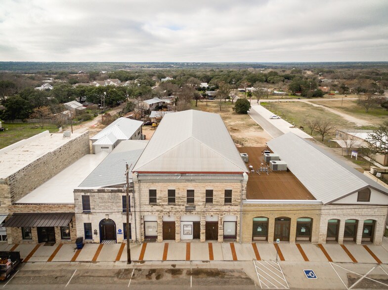 More Photos Of 929 Loop 332, Liberty Hill Storefront Retail Office For Lease