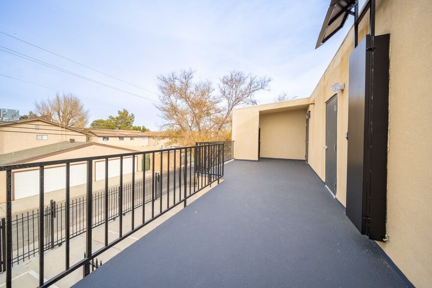 More Photos Of 465 E Palmdale Blvd, Palmdale Loft Creative Space For Lease