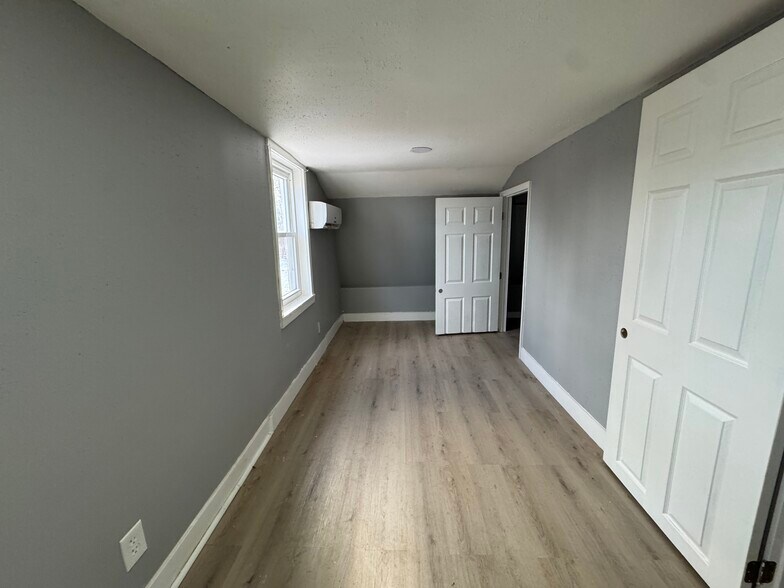 More Photos Of 35 Neslo Dr, Nesconset Flex For Lease