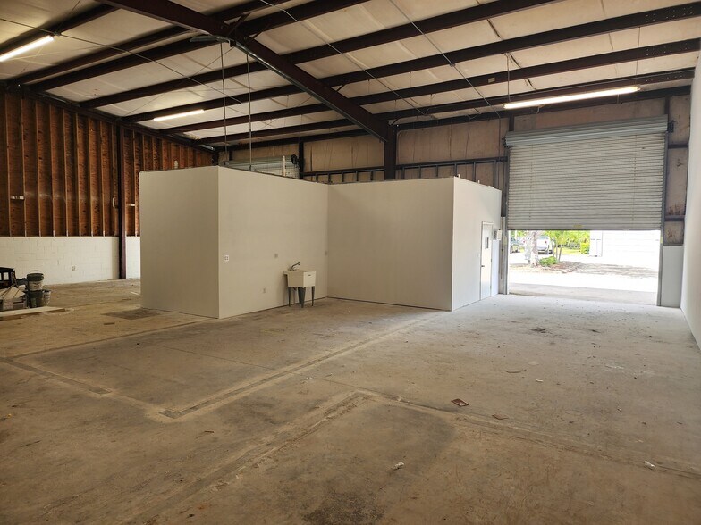 More Photos Of 460 NW Concourse Pl, Port Saint Lucie Light Manufacturing For Lease
