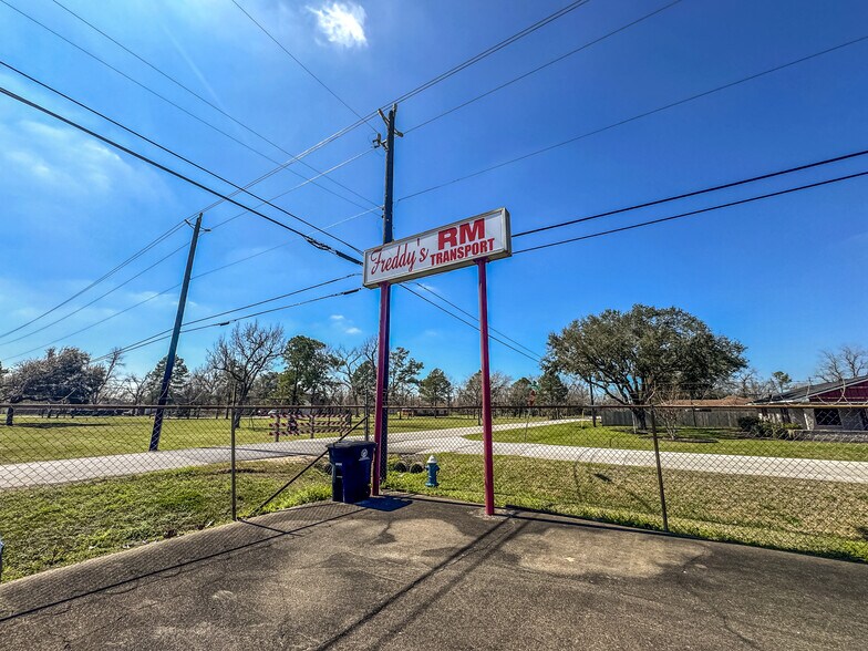 More Photos Of 7206 Elbert, Houston Industrial For Sale