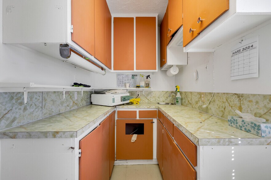 More Photos Of 5870 Rue Sherbrooke E, Montréal Office For Lease