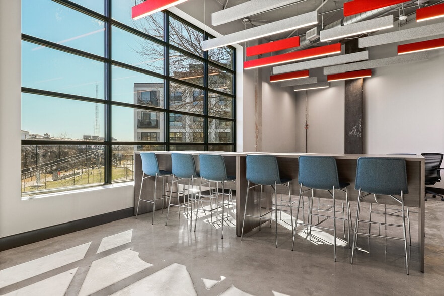 More Photos Of 705 Edgewood St NE, Washington Flex For Lease