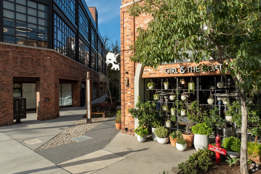 More Photos Of 555-581 Mateo St, Los Angeles Loft Creative Space For Lease