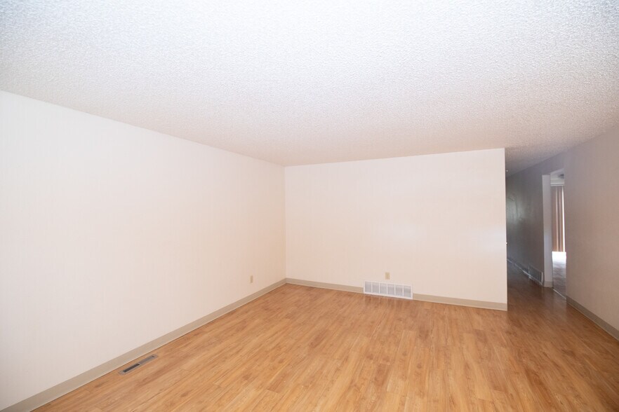 More Photos Of 208 E Saint Clair Ave, Longmont Apartments For Sale