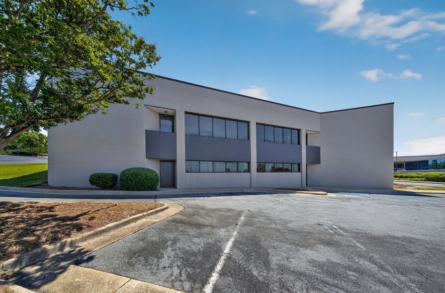 More Photos Of 615 19th St, Columbus Medical For Lease