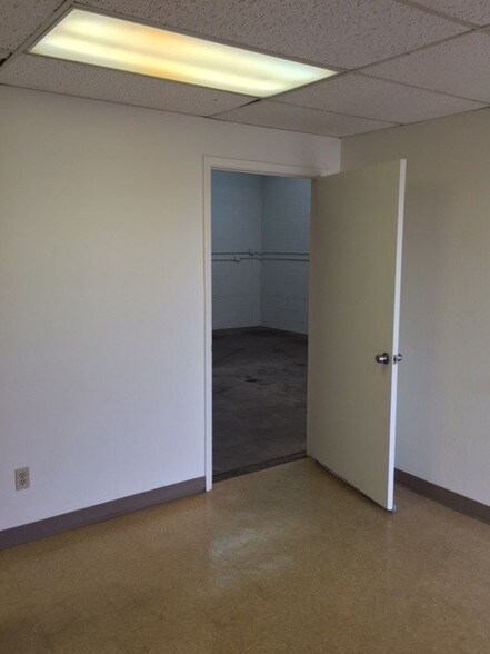 More Photos Of 7619 N 67th Ave, Glendale Warehouse For Lease