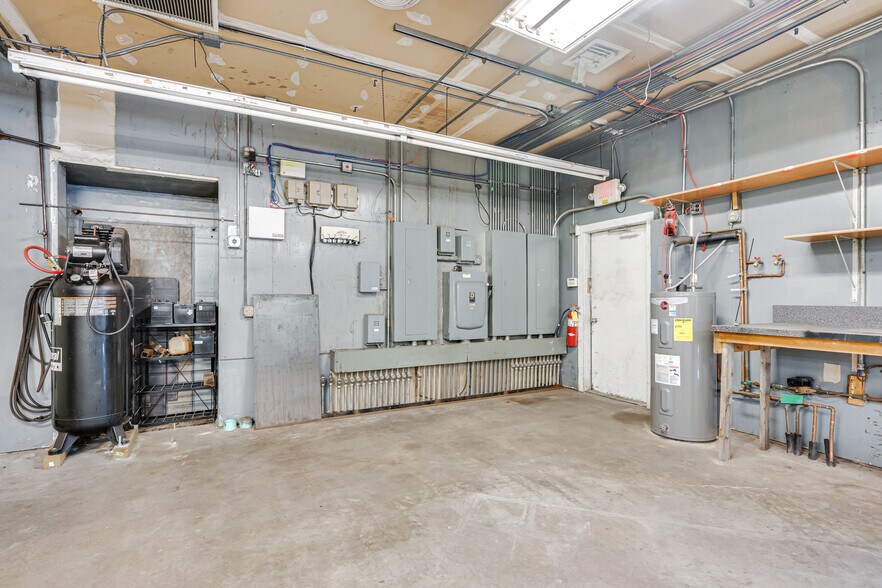 More Photos Of W7293 US Highway 10 114, Menasha Auto Dealership For Sale