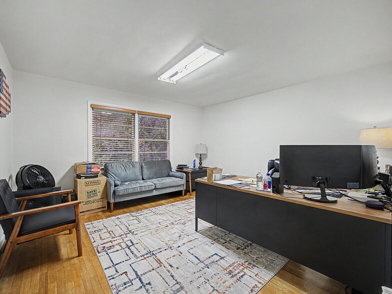 More Photos Of 10423 SE 23RD Ave, Portland Medical For Sale