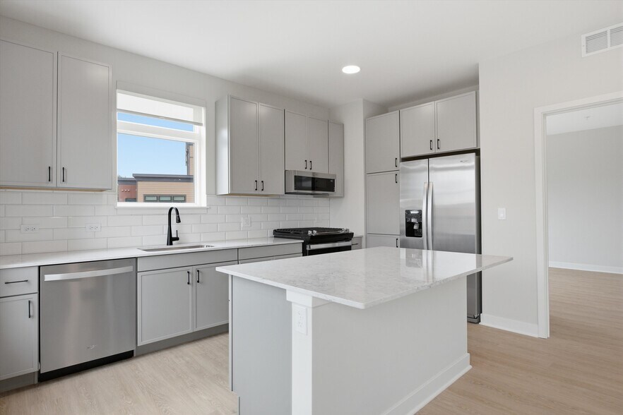 More Photos Of 1850 Glenview Rd, Glenview Apartments For Lease