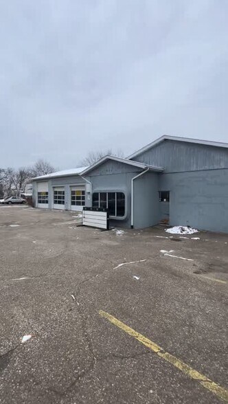 Primary Photo Of 901 Riverview Dr, Kalamazoo Auto Repair For Sale