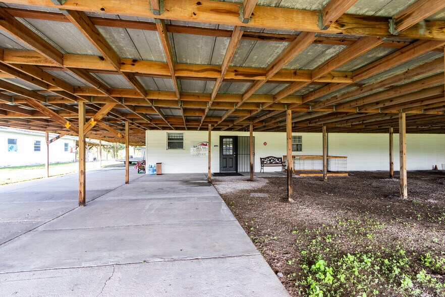 More Photos Of 6901 S 78th St, Riverview Warehouse For Lease
