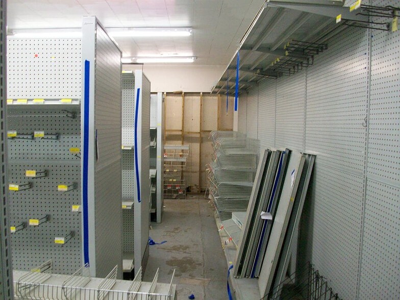 More Photos Of 124 Bushnell Plz, Bushnell Storefront Retail Office For Sale