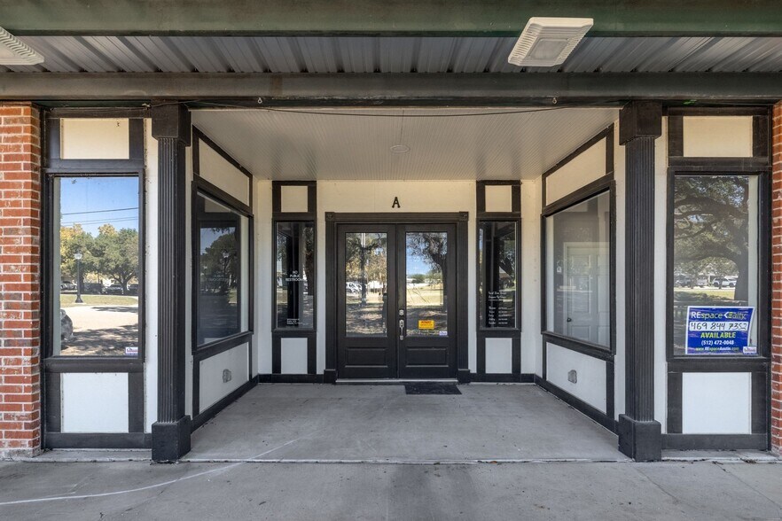 More Photos Of 805 N Main St, Salado Unknown For Lease