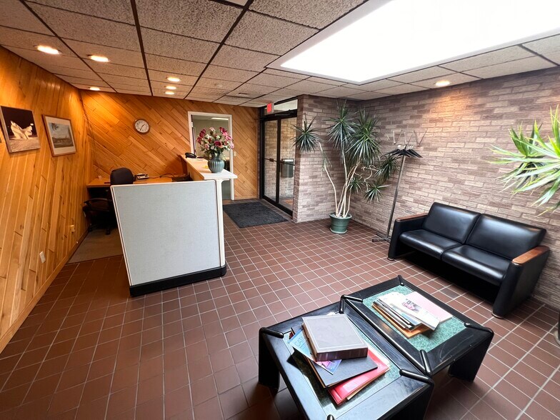 More Photos Of 285 Market St, Lockport Office For Sale