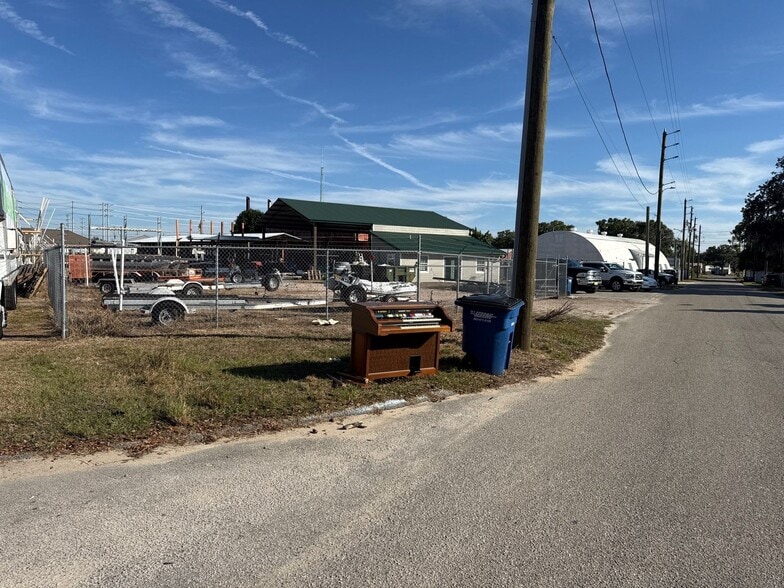 More Photos Of 460 N Franklin St, Sebring Warehouse For Sale