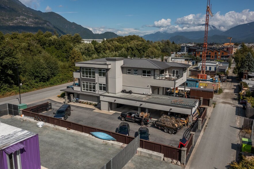 More Photos Of 37738 3 Av, Squamish Flex For Sale