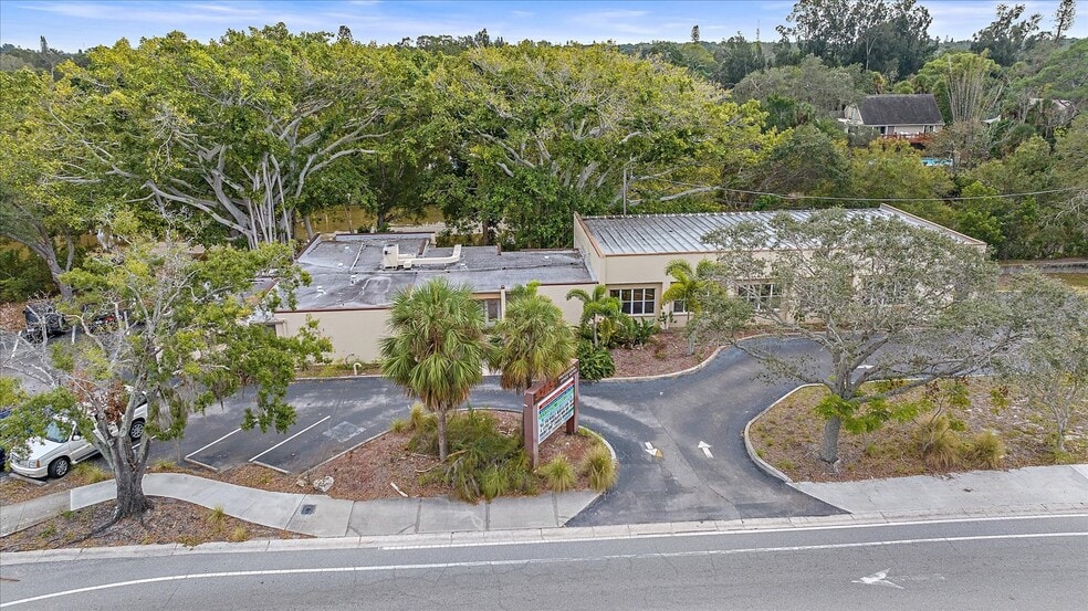 More Photos Of 3205 Southgate Cir, Sarasota Office For Sale