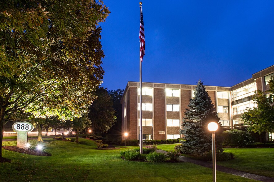 More Photos Of 888 Worcester St, Wellesley Office For Lease