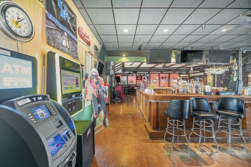 More Photos Of 3934-3938 Decoursey Ave, Covington Bar For Sale