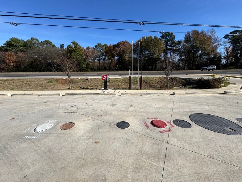 More Photos Of 5315 Troup Hwy, Tyler General Retail For Sale
