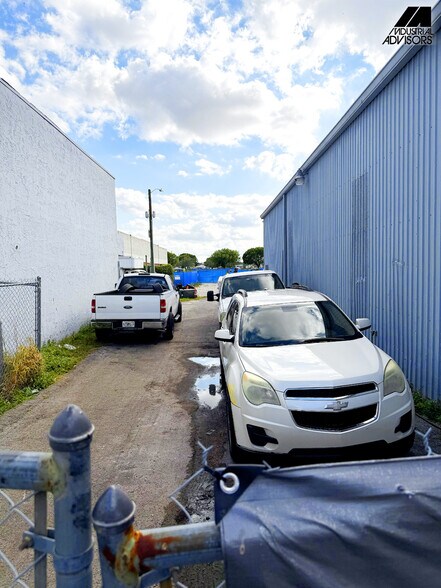 More Photos Of 8115 NW 98th St, Hialeah Manufacturing For Lease