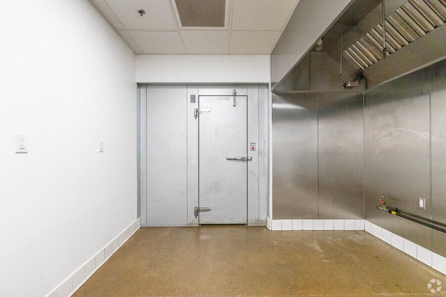 More Photos Of 545 Keele St, Toronto Warehouse For Lease