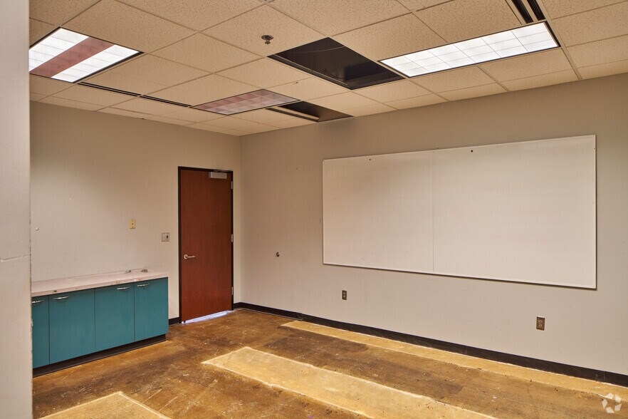 More Photos Of 3663 Woodward Ave, Detroit Office For Lease