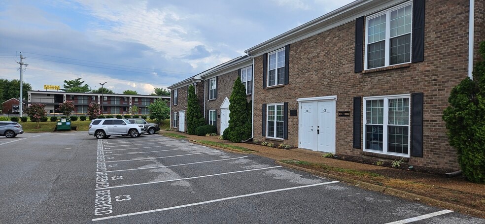 More Photos Of 109 Holiday Ct, Franklin Office For Lease