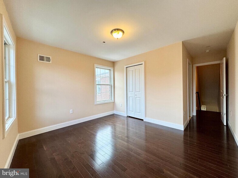 More Photos Of 1014 E Moyamensing Ave, Philadelphia Multifamily For Sale