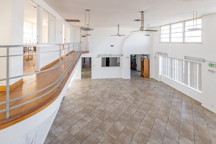 More Photos Of 5223-5245 W San Fernando Rd, Los Angeles Showroom For Lease