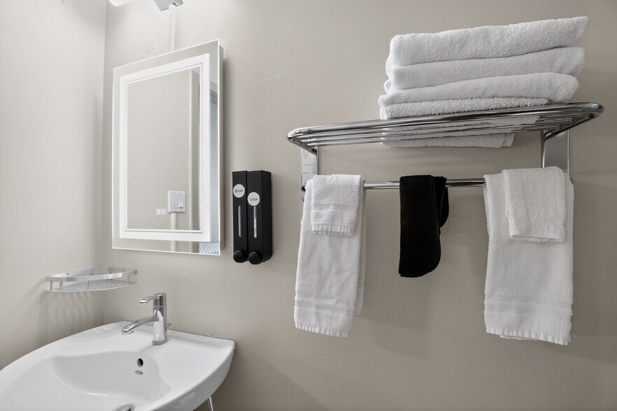 More Photos Of 220 Midland Ave, Basalt Hotel For Sale