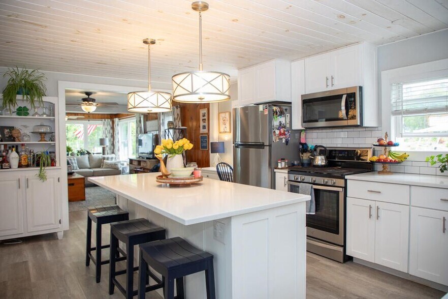 More Photos Of 2445 US-9 Rt, Peru Hotel For Sale