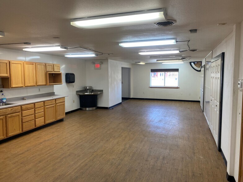More Photos Of 3042 S Big Lake Rd, Wasilla Specialty For Lease