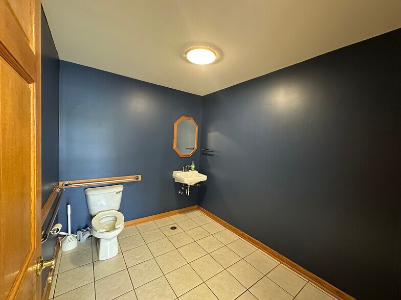 More Photos Of 6523 Stadium Dr, Kalamazoo Medical For Lease