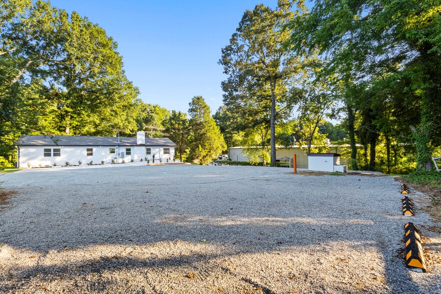 More Photos Of 679 Oakridge Farm Hwy, Mooresville Office For Sale