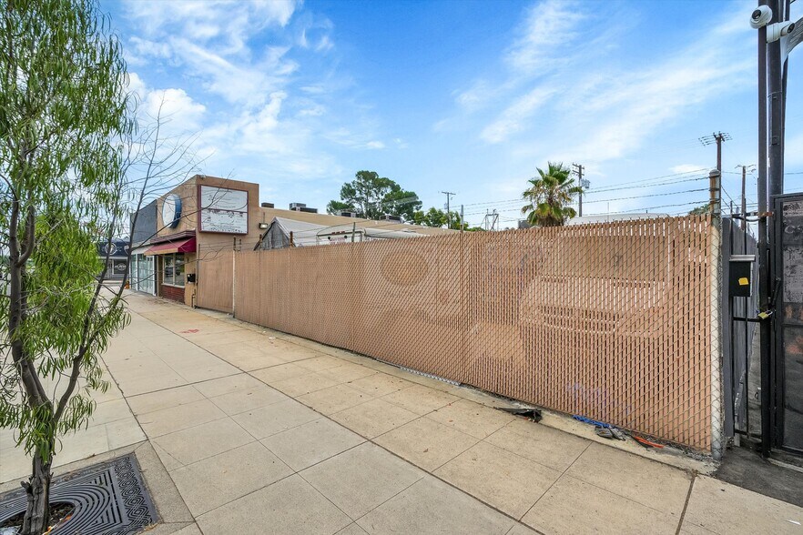More Photos Of 4204 W Burbank Blvd, Burbank General Retail For Sale