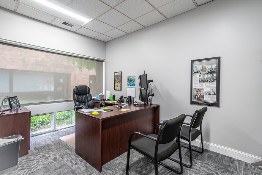 More Photos Of 951 N Plum Grove Rd, Schaumburg Office For Lease