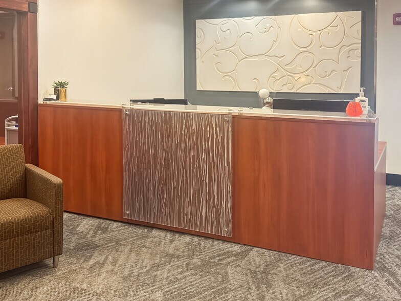 More Photos Of 435-455 Nichols Rd, Kansas City Coworking Space