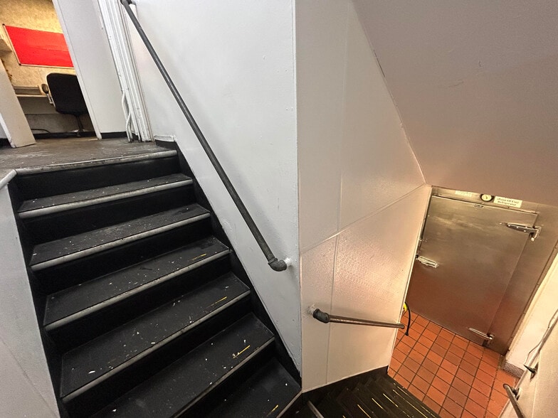 More Photos Of 1160 Aviation Blvd, Hermosa Beach Fast Food For Lease