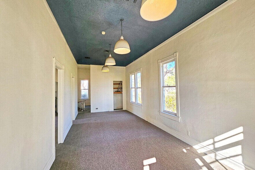 More Photos Of 1101 W Burbank Blvd, Burbank Office Residential For Lease