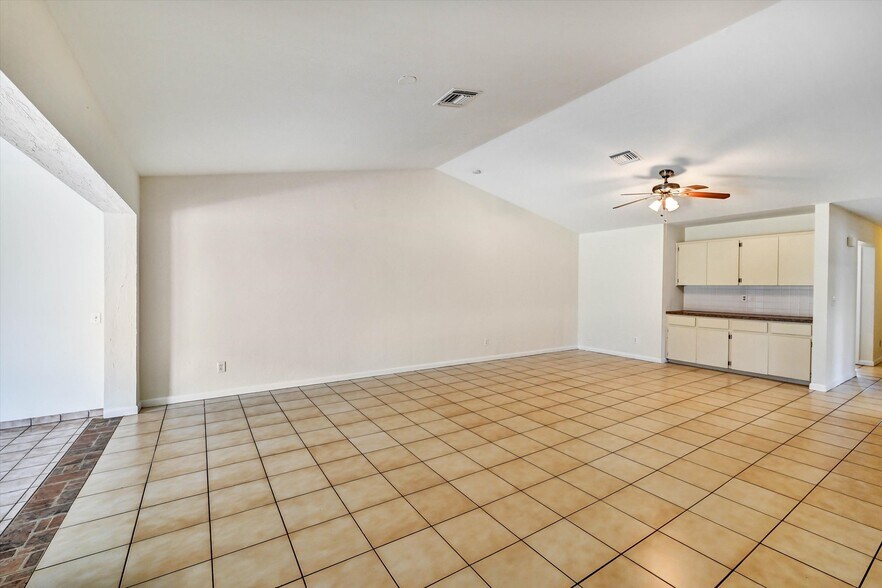 More Photos Of 4707 SW 8th Pl, Cape Coral Apartments For Sale