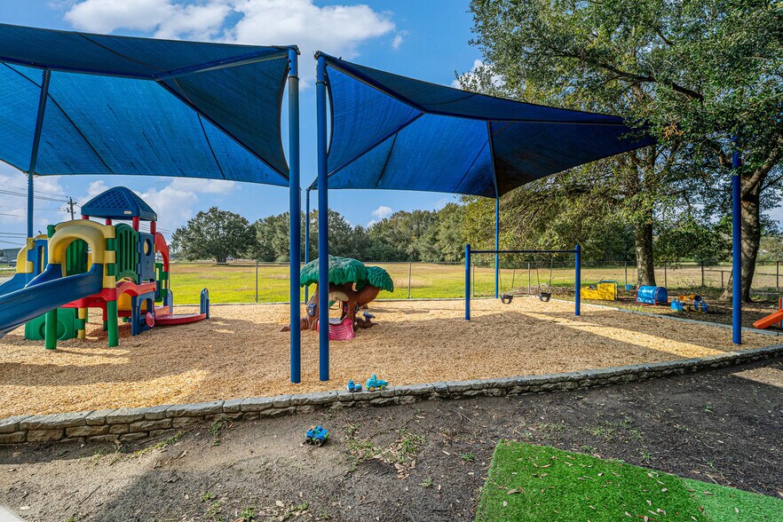 More Photos Of 3421 E Walnut St, Pearland Daycare Center For Sale