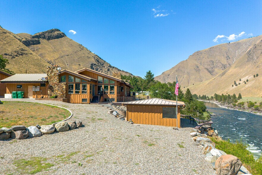 More Photos Of 420-422 Main Street St, Riggins Specialty For Sale