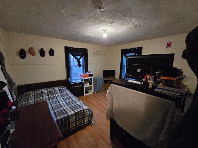 More Photos Of 221 Spring St, Newton Apartments For Sale
