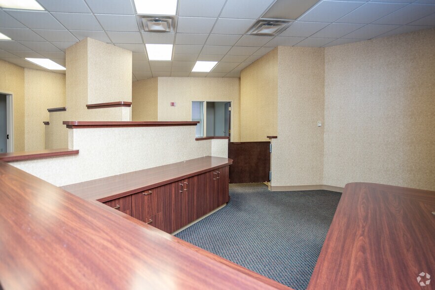 More Photos Of 205 W Market St, Lima Office For Sale