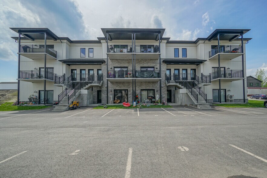 More Photos Of 765 Rue Rachel-Hébert, Coaticook Apartments For Sale