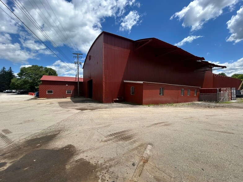 More Photos Of 1920 Lincoln Rd, Pittsburgh Warehouse For Lease